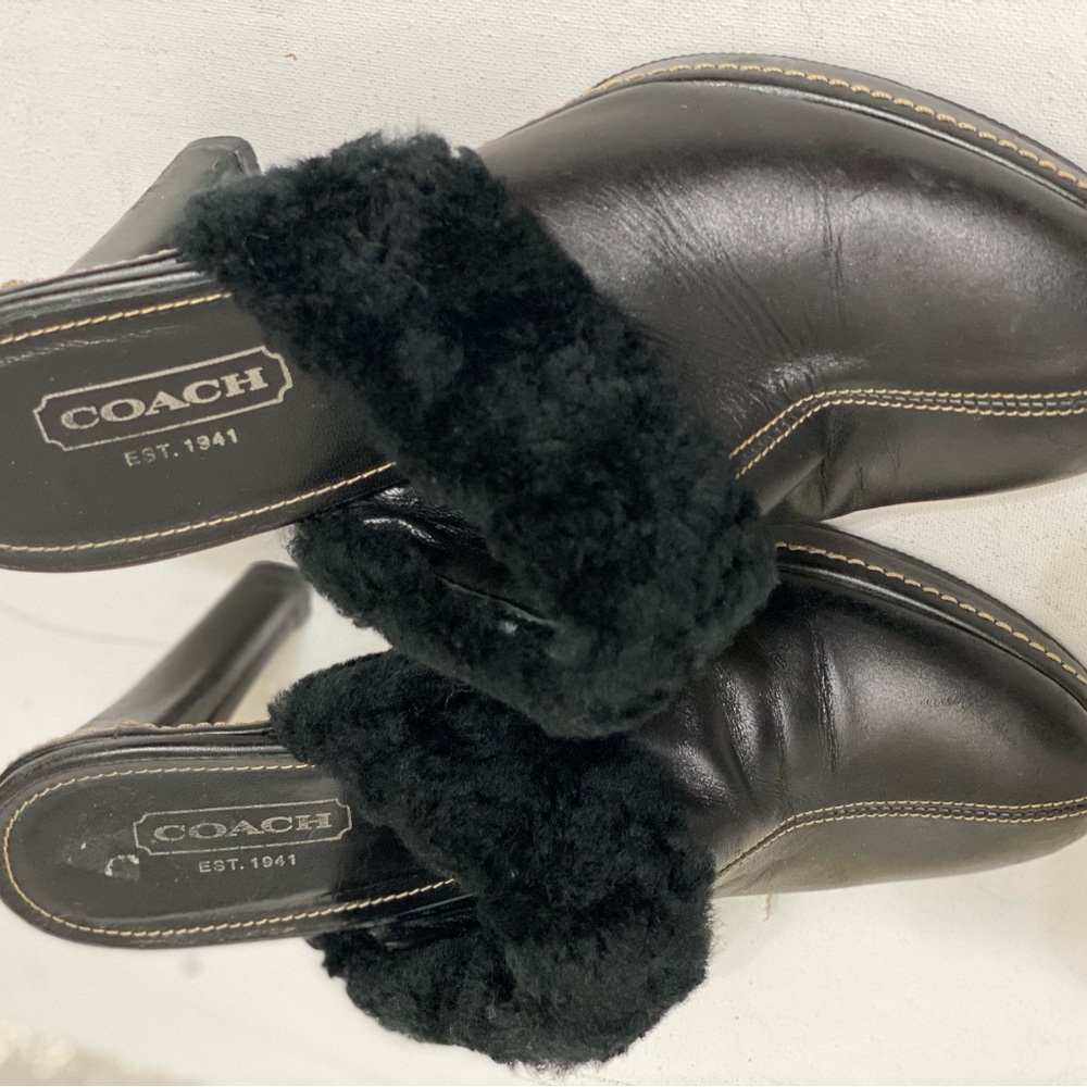 COACH Top quality leather slip on women size 7, this shoe is like New, - Picture 6 of 7